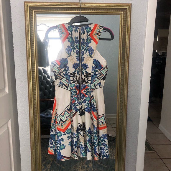 Dress - Picture 4 of 4